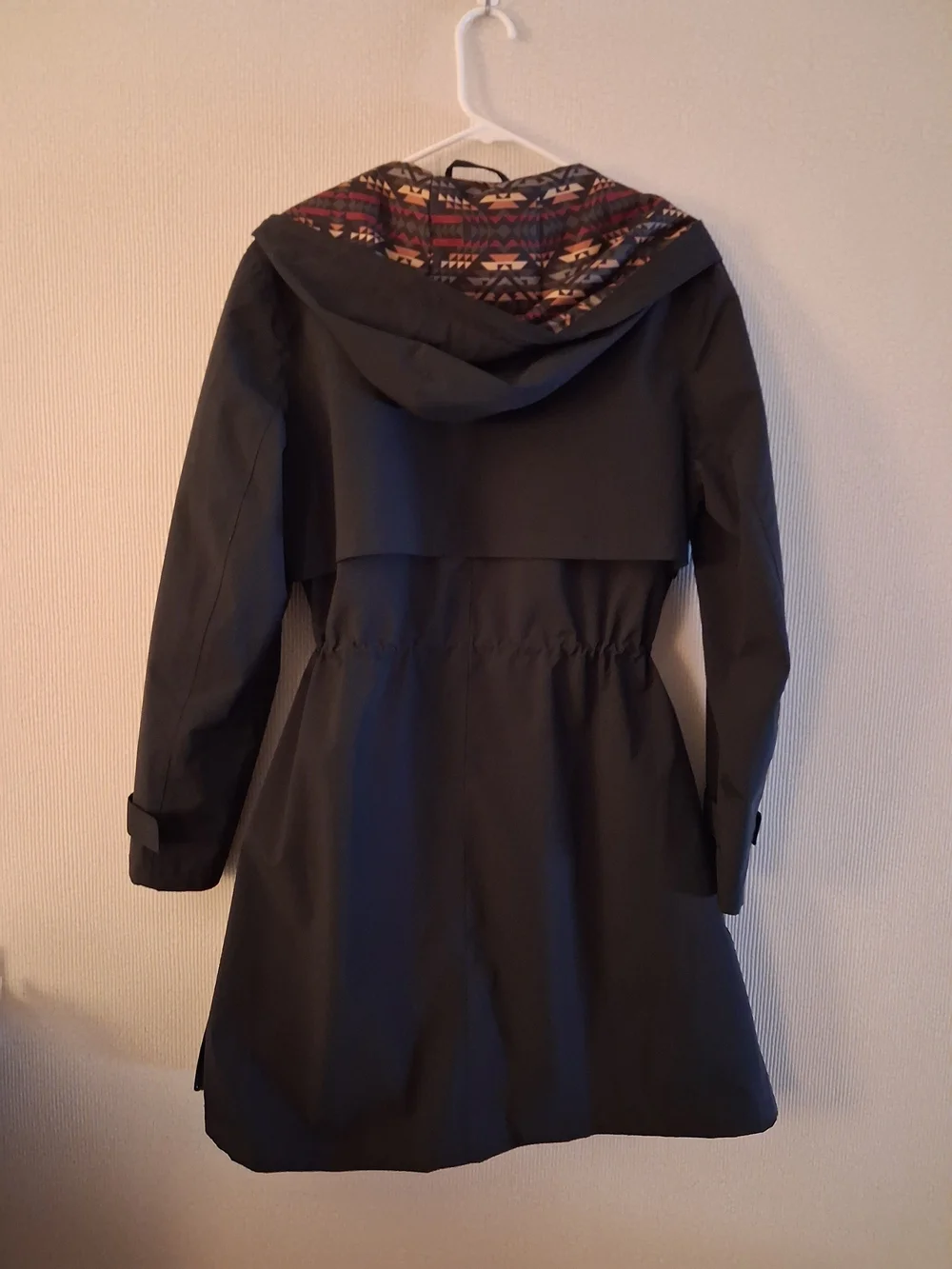 Pendelton Women's Hooded Rain Black With Aztec Print Sz M